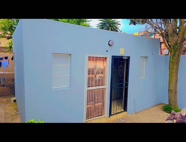 BUSINESS FOR SALE IN YEOVILLE